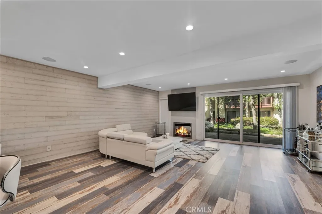 21551 Burbank home-pic-0